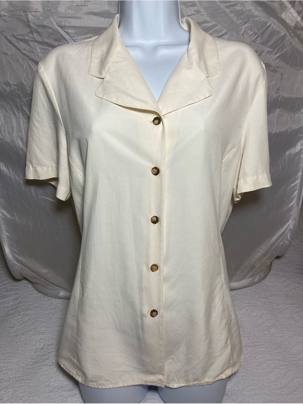 Liz Claiborne Vintage 1980’s Silk ivory Short-Sleeve Button Front Size 12 Blouse